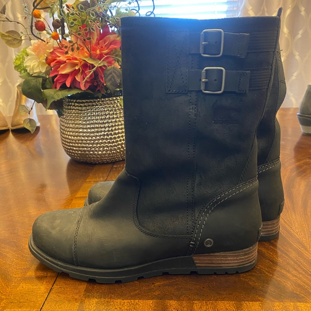 Sorel leather and suede boot